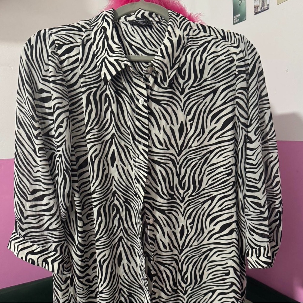 Jones NY Shirt Womens Medium Button Up
3/4 Sleeve Zebra Print Linen Tunic